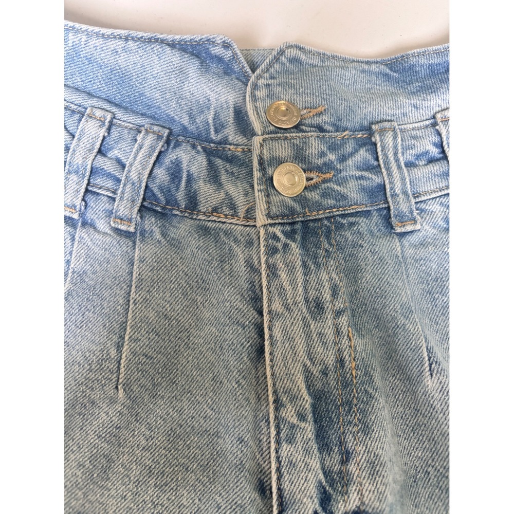DF Jeans by Defacto High Waisted,‎ Light  Wash Jean Shorts Size 34 - Picture 3 of 7